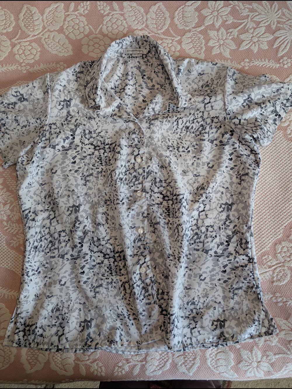 Claudia Richard Gray Printed Button-Down Short Sleeve Top